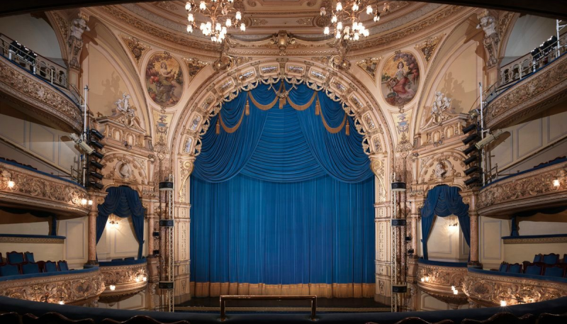Snap Up Places for Photo Sessions & Theatre Tours at Blackpool’s Grand Theatre